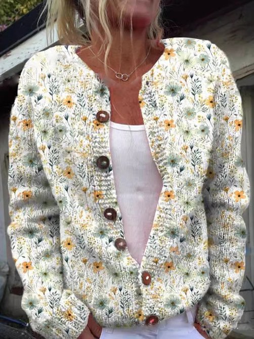 Chaqueta de punto floral crema con botones marrones y escote en V