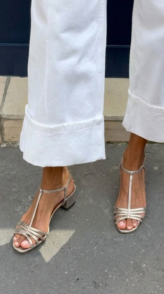 Sandalias de tacón bajo plateadas con tiras cruzadas y punta abierta