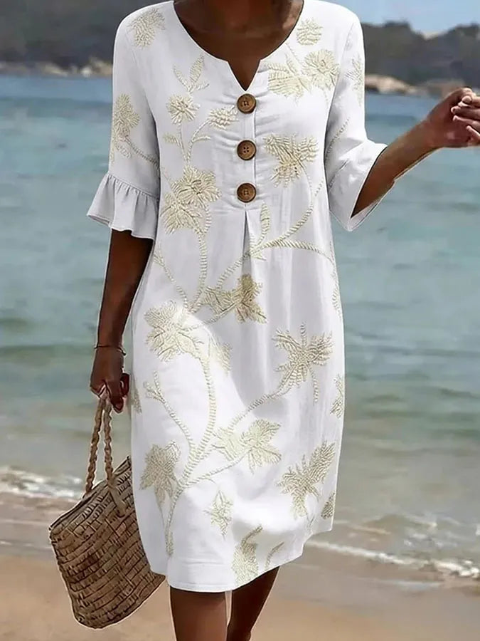 Vestido blanco con estampado floral y botones frontales, mangas con volante