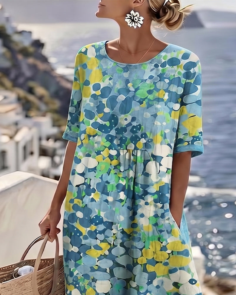 Vestido midi floral azul y amarillo, manga corta y corte A con falda amplia.