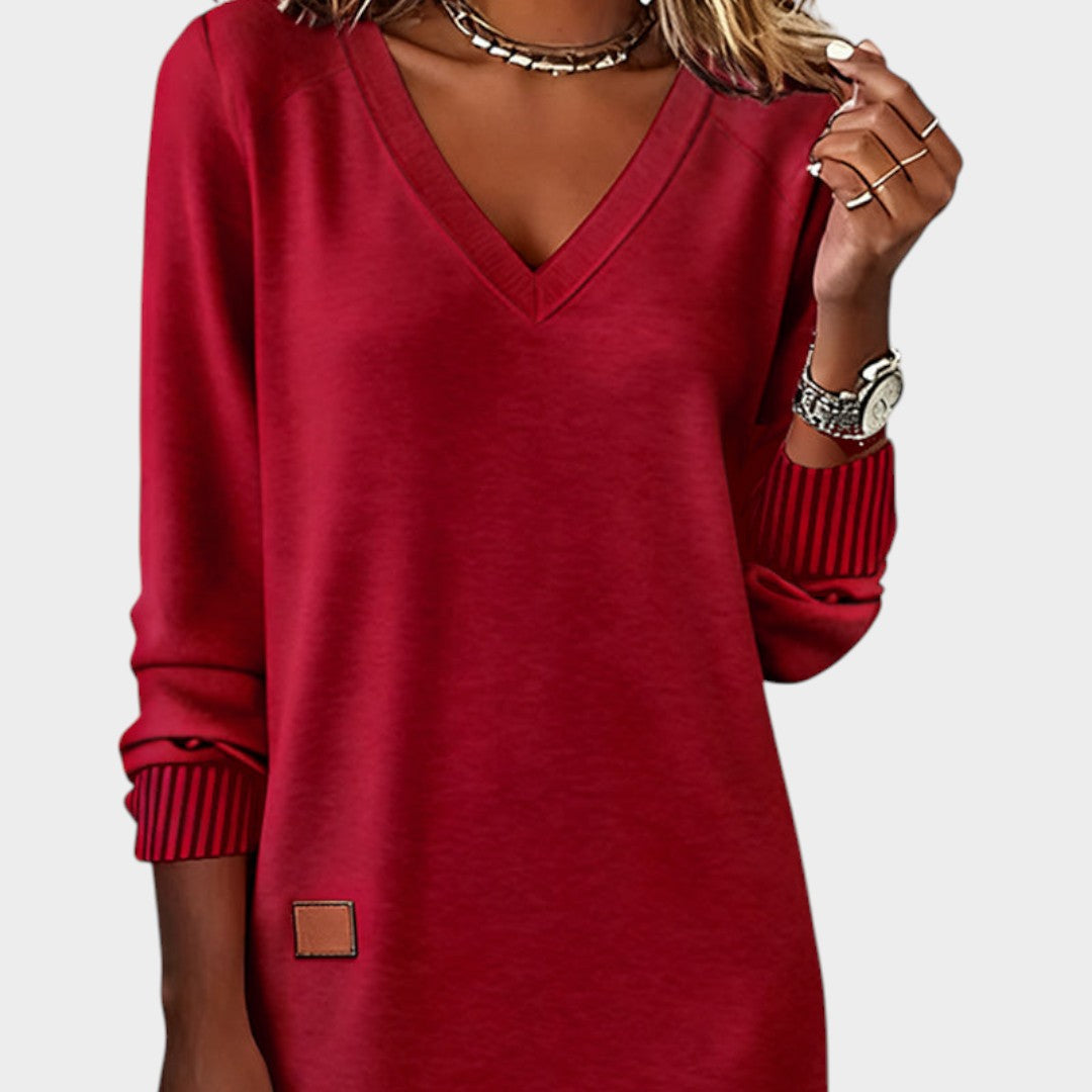 Vestido de punto rojo con cuello pico y mangas 3/4; puños a rayas