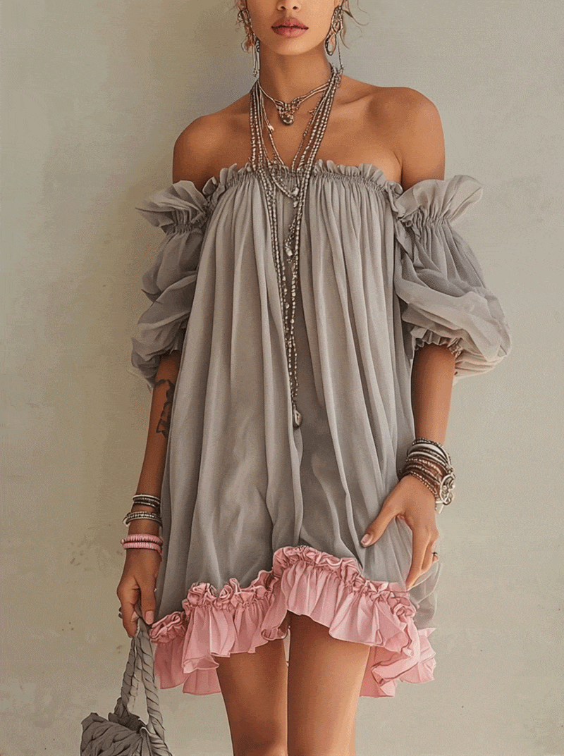 Vestido mini de gasa gris con escote bardot, mangas abullonadas y bajo con volante rosa