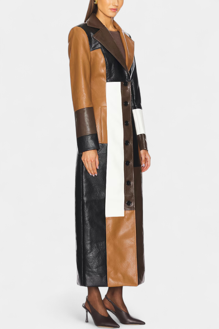 Abrigo trench de cuero patchwork con solapa y botones, paneles marrón, negro y blanco