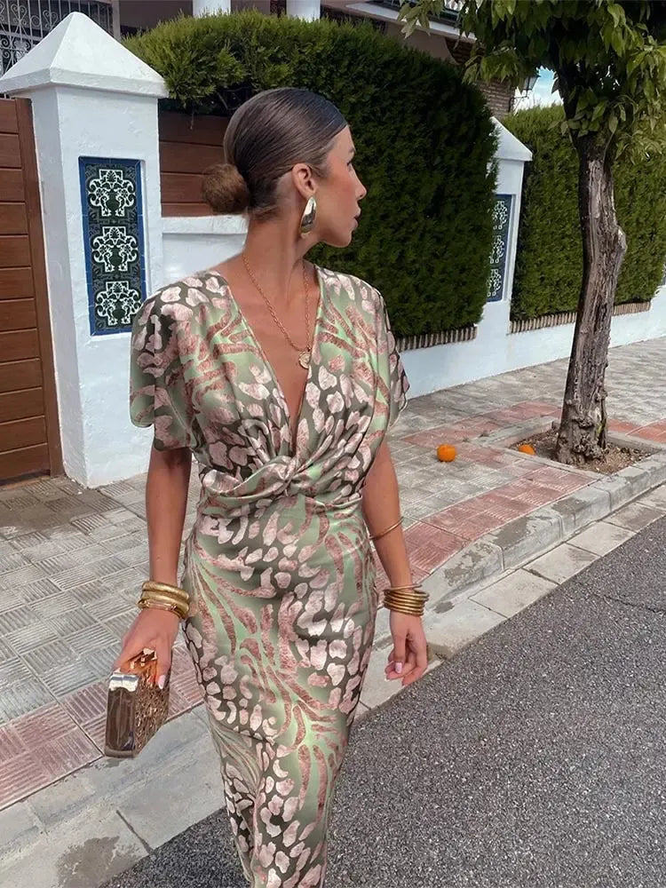 Vestido midi estampado verde menta y cobre, escote cruzado y manga globo