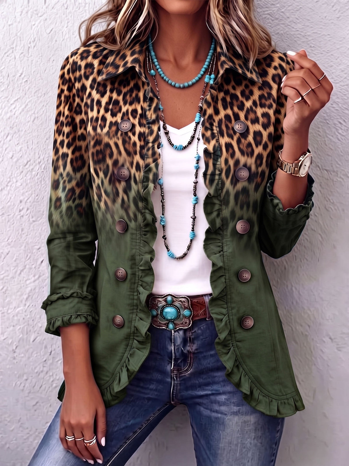 Chaqueta blazer verde con estampado leopardo en solapas y botones metálicos