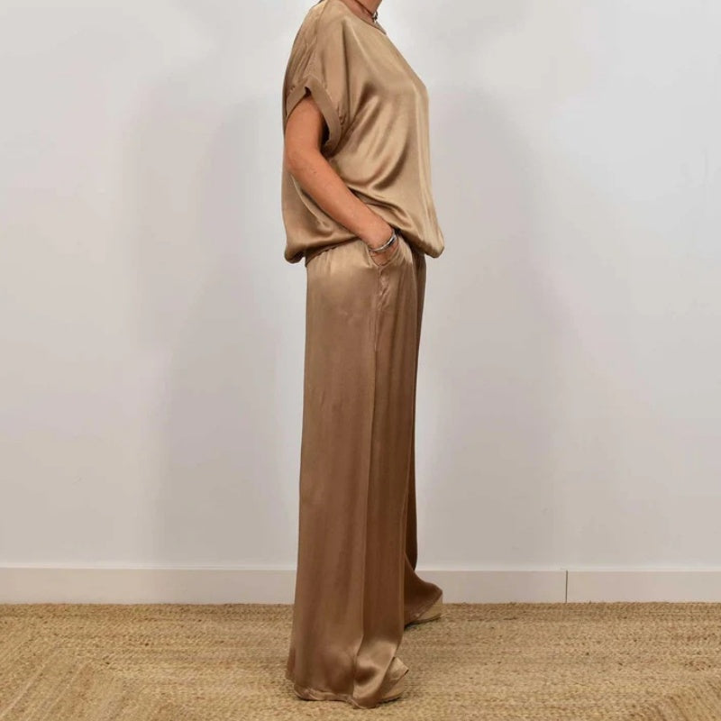 Conjunto de dos piezas camel: blusa amplia y pantalón ancho con caída fluida