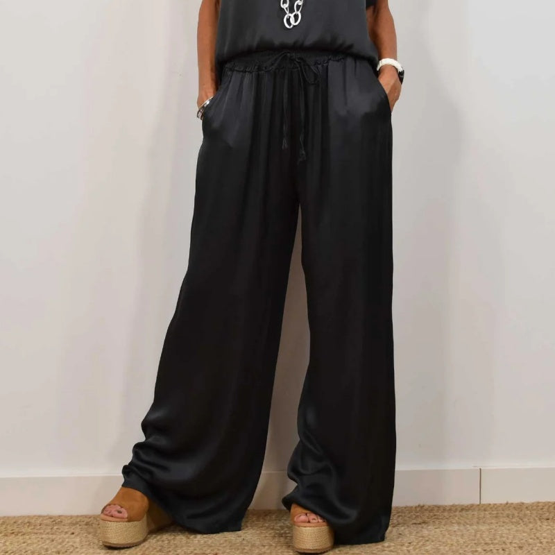 Conjunto de dos piezas negro: pantalón ancho con cintura fruncida y blusa holgada
